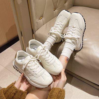 Elegant leather shoes designed for formal occasions, combining style and comfort for a sophisticated look.