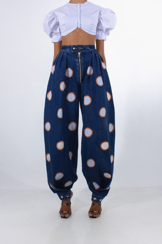 High waist trousers with elegant ankle-tied design for a sophisticated and modern look