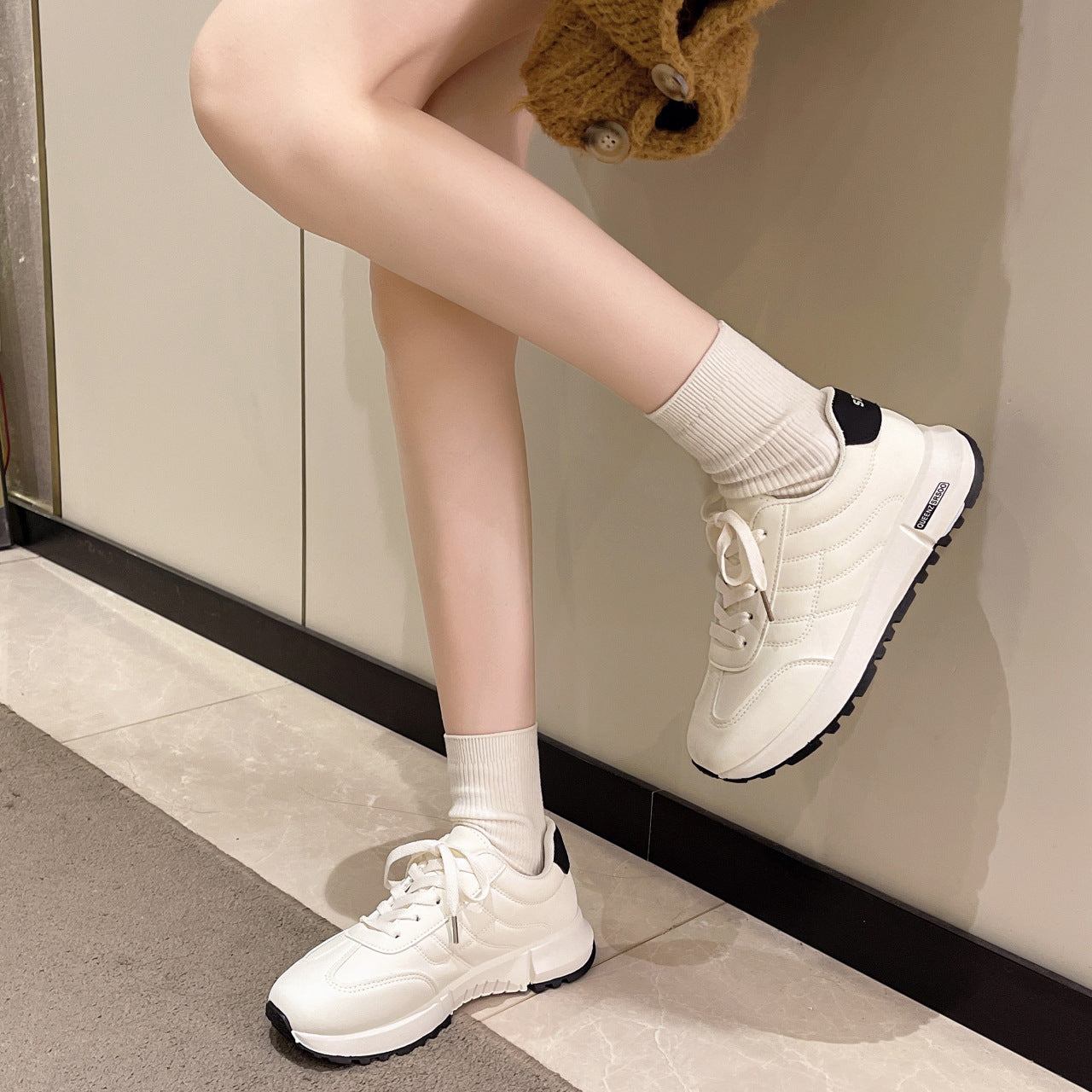Elegant leather shoes designed for formal occasions, combining style and comfort for a sophisticated look.